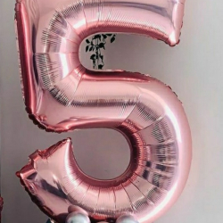 Цифра 5 на подиуме