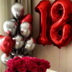 Яркий набор шаров на 18 лет 