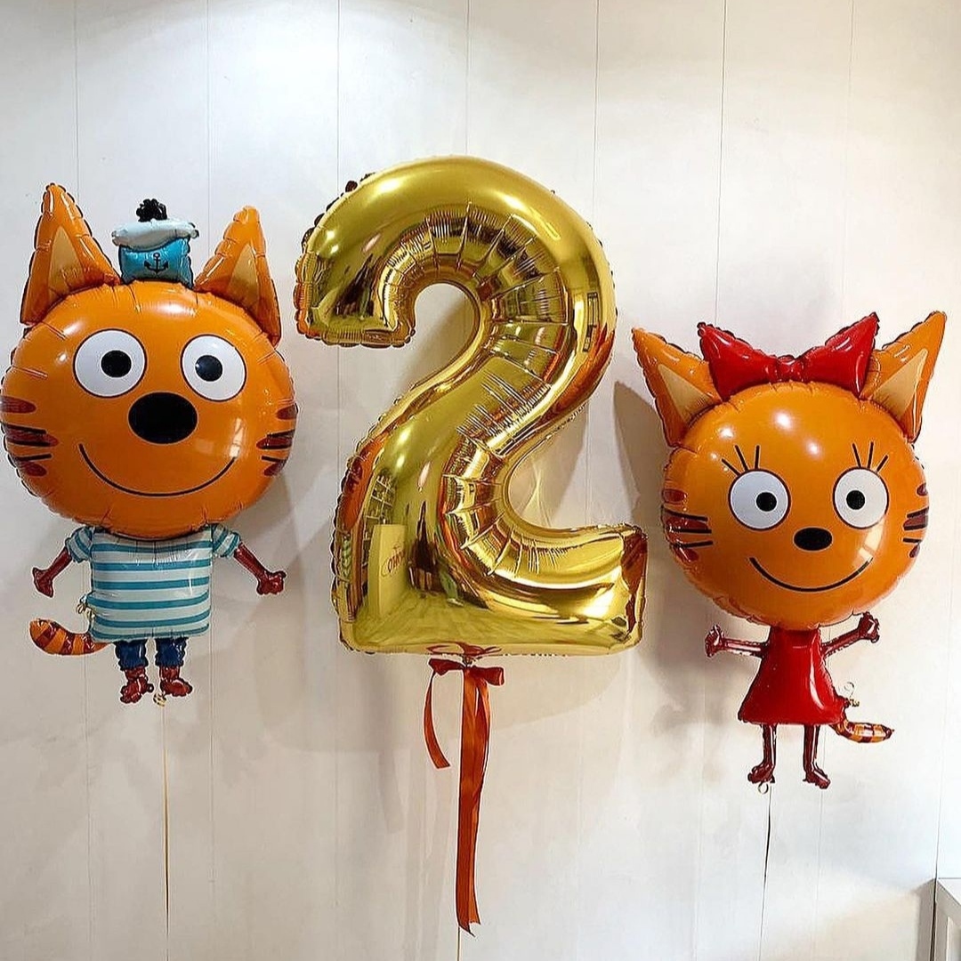 коржик и карамелька с фольгированной цифрой на 2 годика