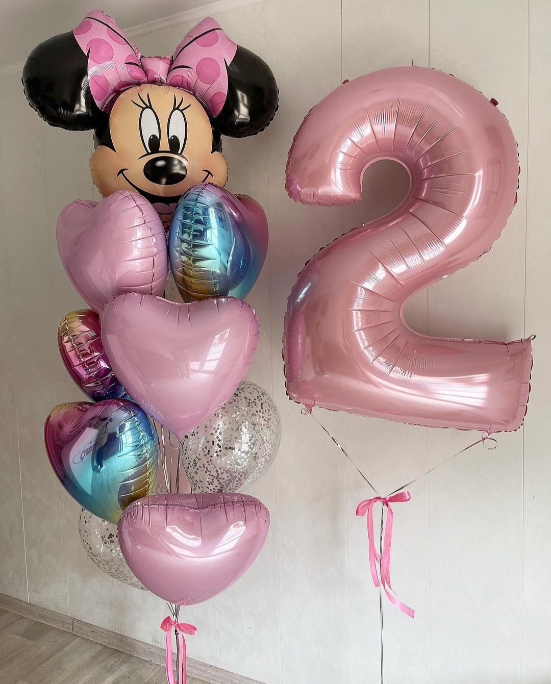 нежные розовые шарики для девочки на 2 года с фольгированным сердцем и минни маус