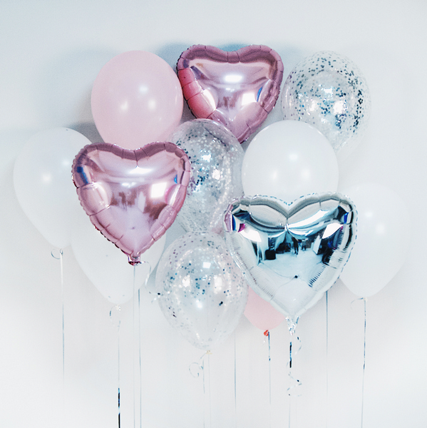 букет из розовых и серебряных шаров с сердцами