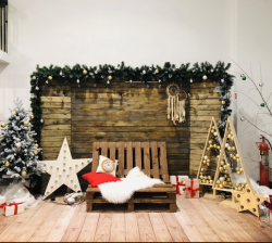 Новогодняя фотозона из дерева с паллетами 2