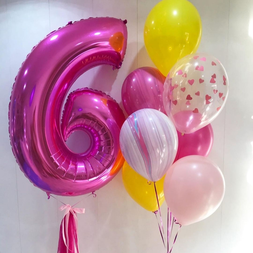 яркий набор шаров с цифрой цвета фуксия