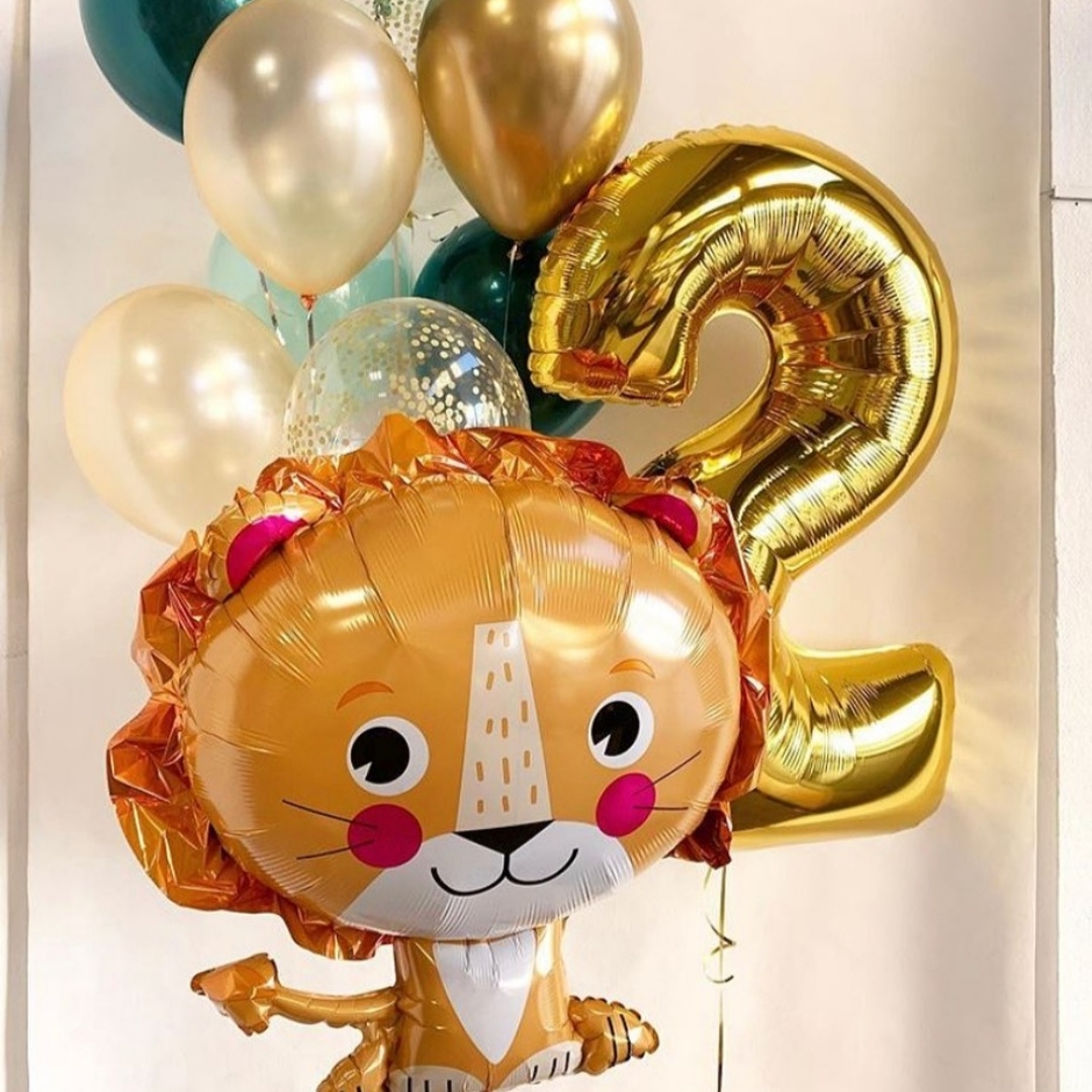 яркие шарики и веселый львенок на 2 годика