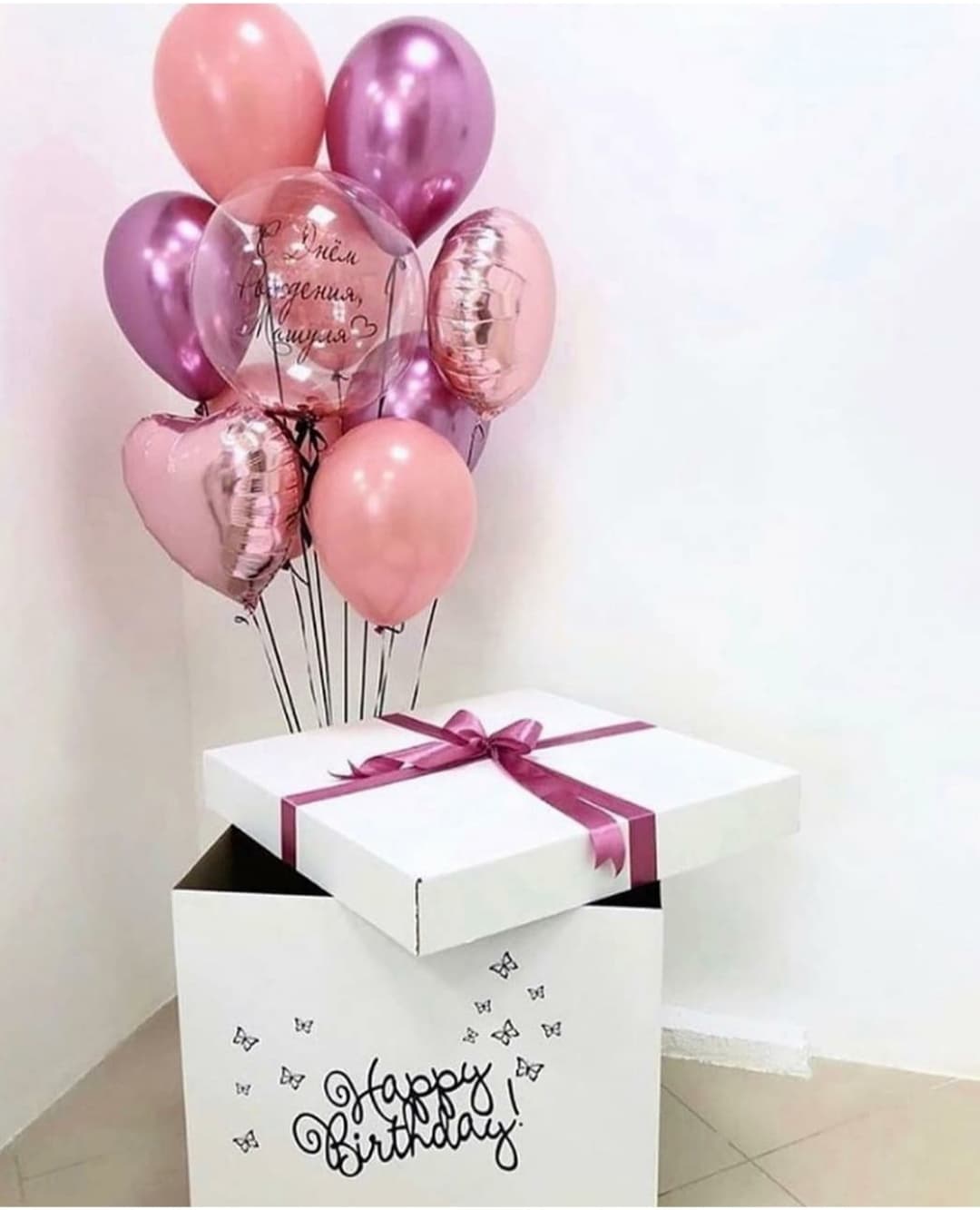 коробка декоративная с охапкой шаров 