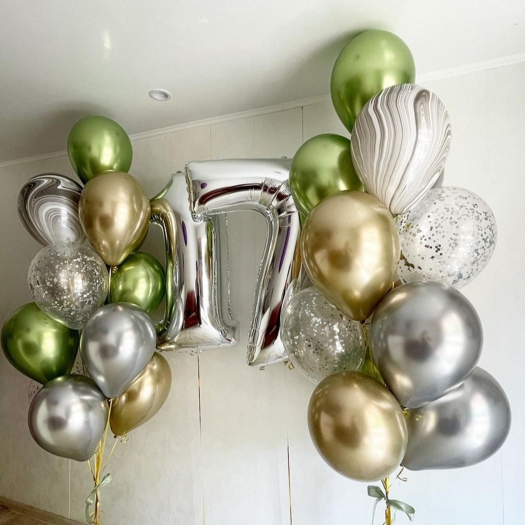 шары-цифры и 2 серебряно-оливковых фонтана