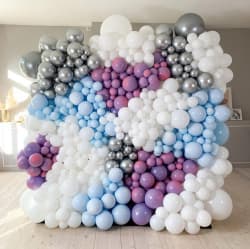 Фотозона: Стена из шаров в пастельных тонах