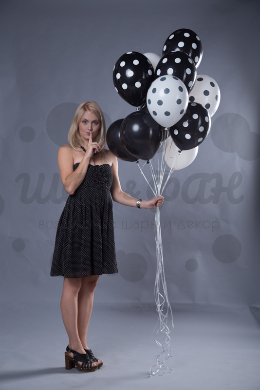 облако из черно-белых шаров в горох