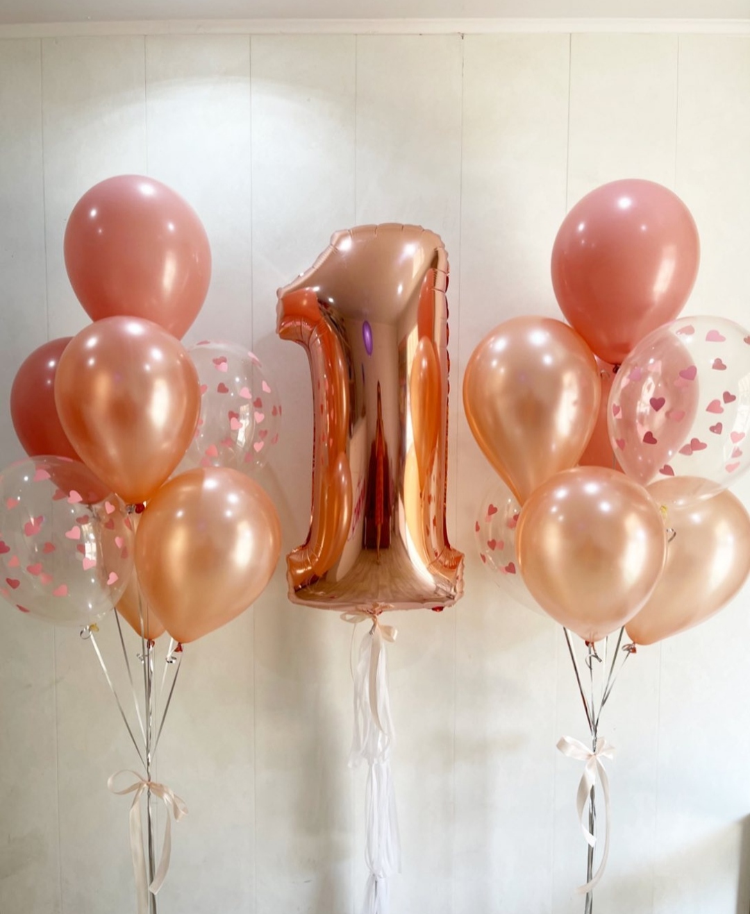 нежные персиковые шары на годик для девочки