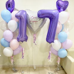 Бело-голубые шарики и большое фольгированное сердце с надписью на 17 лет