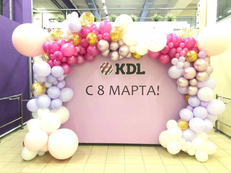 фотозона баннер с гирляндой из шаров с 8 марта 