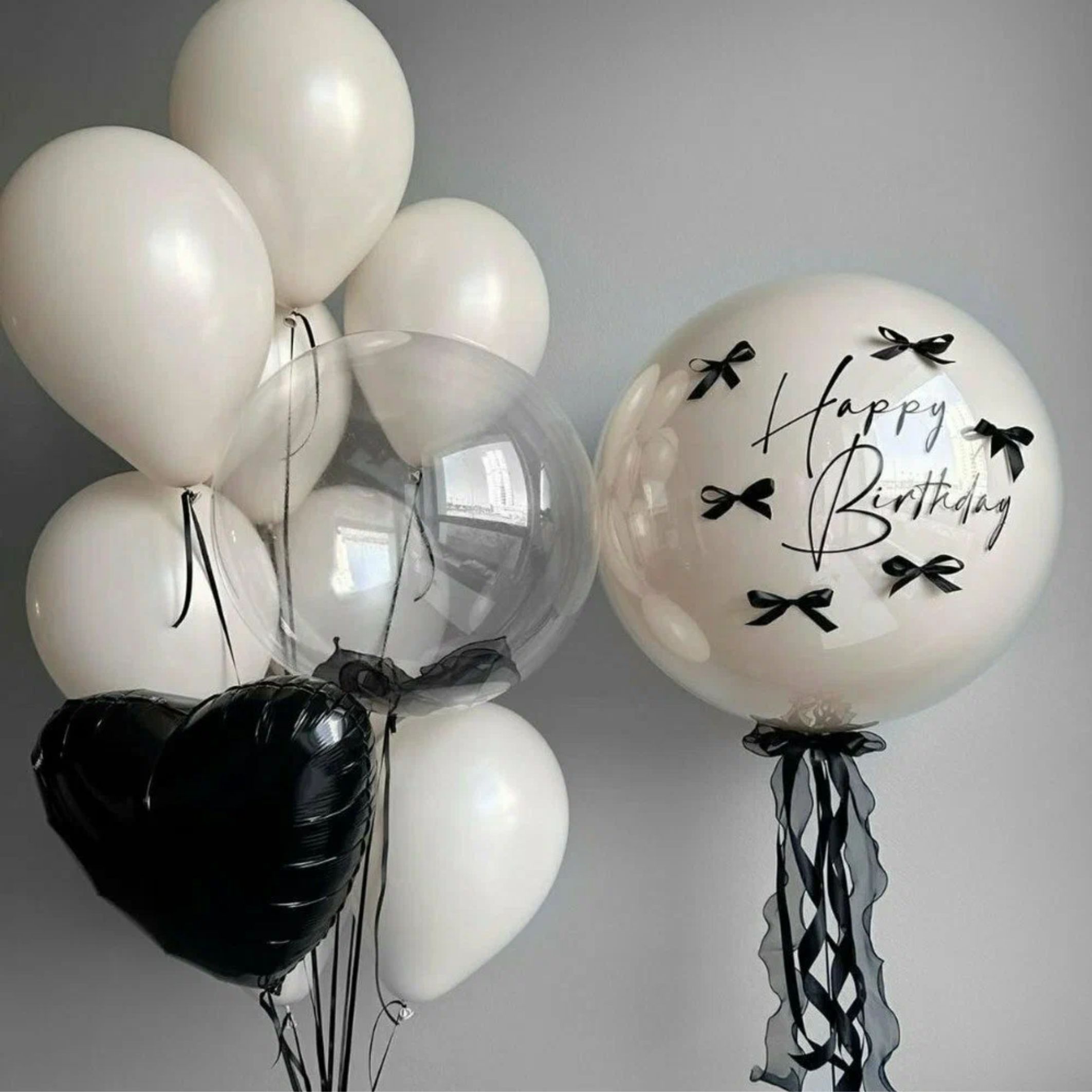 сет из шаров со стеклянным шаром с бантами и надписью