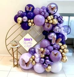 Фотозона-круг с гирляндой из шаров и бабочками "Birthday Party"