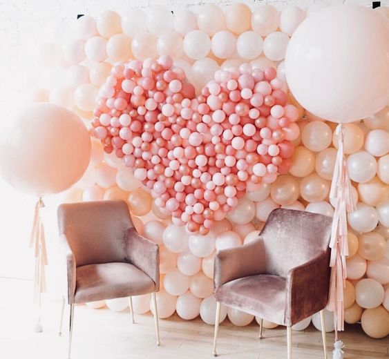 фотозона с панно в форме сердца