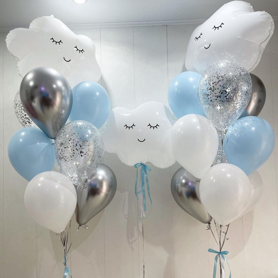 нежно-голубые шары со спящими облаками