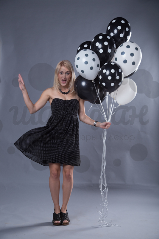 облако из черно-белых шаров в горох