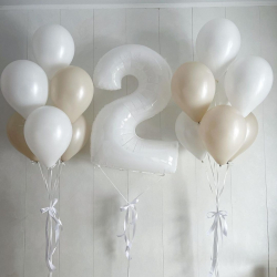 Нежные белые шары на 2 годика