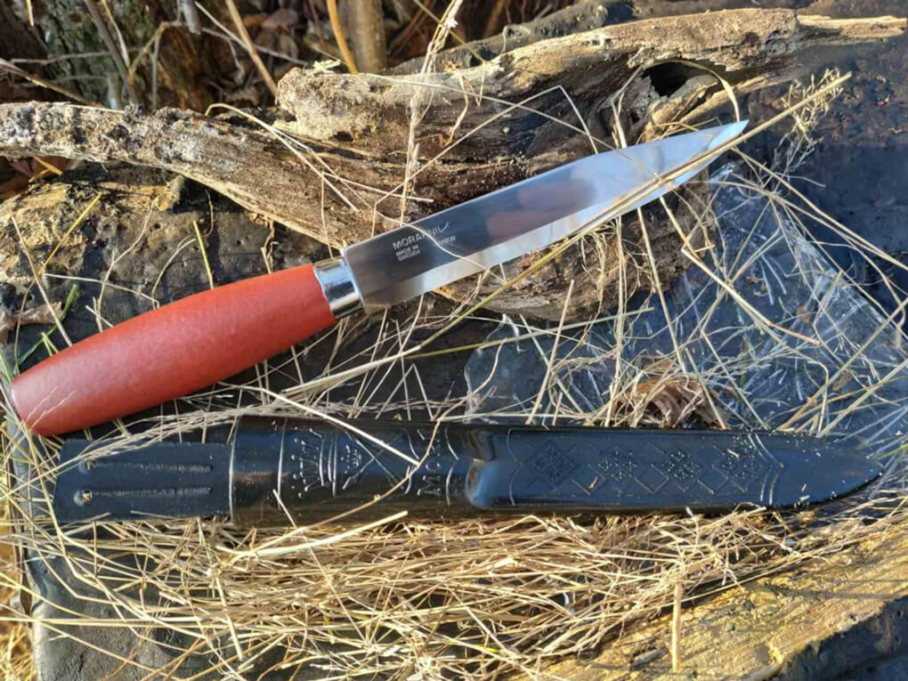 Нож из углеродистой стали