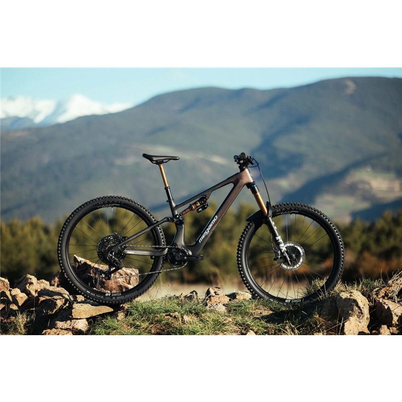 MEGAMO REASON AIR CRB 05 GARNET UD (27)