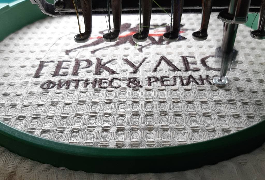 Вышивка логотипа