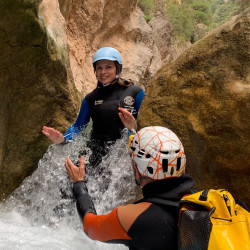 //cdn.optipic.io/site-106519/fr/offres-avantages/canyoning-saint-lary.jpg