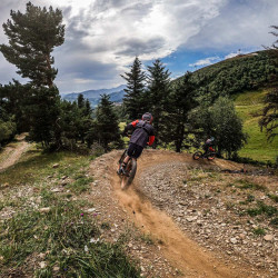 //cdn.optipic.io/site-106519/fr/offres-avantages/trottinette-pyrenees.jpg