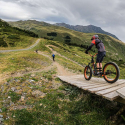 //cdn.optipic.io/site-106519/fr/offres-avantages/trottinette-pyrenees.jpg