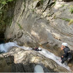 toboggans-aqua-tyrolienne-en-canyoning-saint-lary