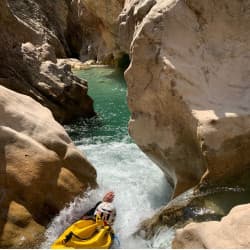 nage-dans-un-canyon-saint-lary