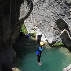 saut-en-canyon-aquatique-saint-lary