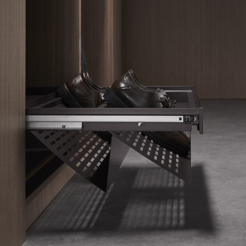 Выдвижная полка для обуви со стеклянной панелью Unihopper 900мм с доводчиком clip-on NAKA