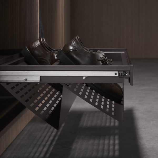 Выдвижная полка для обуви со стеклянной панелью Unihopper 600 ммс доводчиком clip-on NAKA