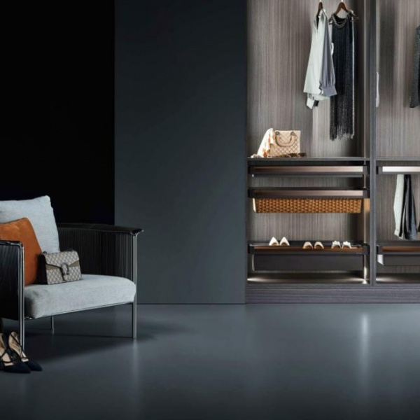 Выдвижная полка для обуви со стеклянной панелью Unihopper 600 ммс доводчиком clip-on NAKA