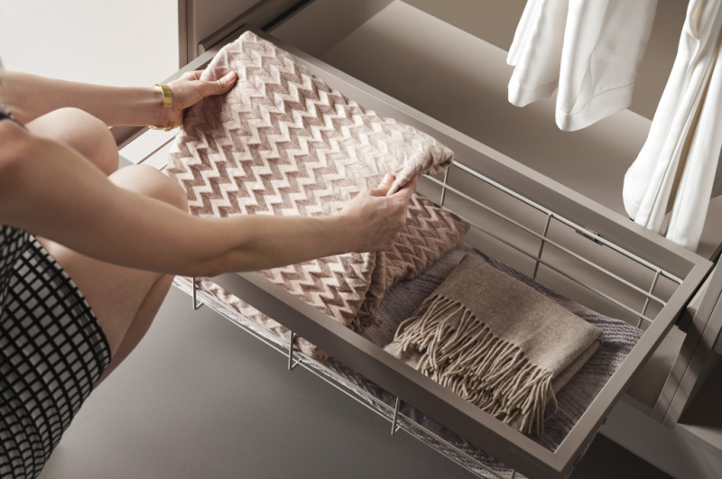 Выдвижная полка Unihopper 600 мм c доводчиком clip-on COKA