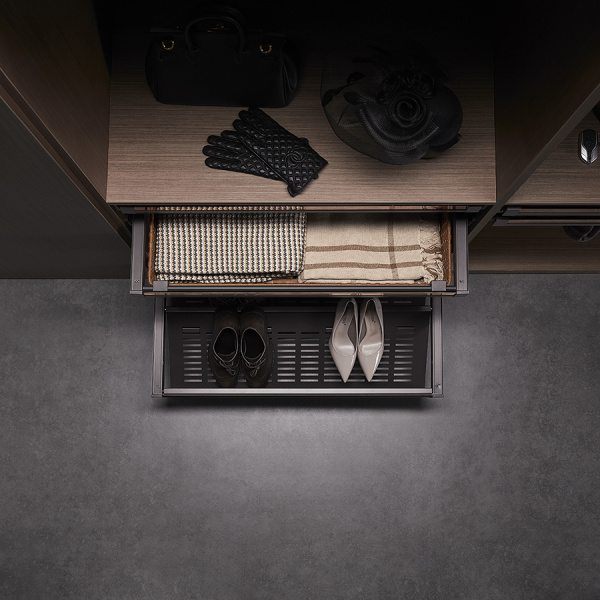 Выдвижная корзина из ПВХ ротанга со стеклянной панелью Unihopper 600мм c доводчиком clip-on NAKA