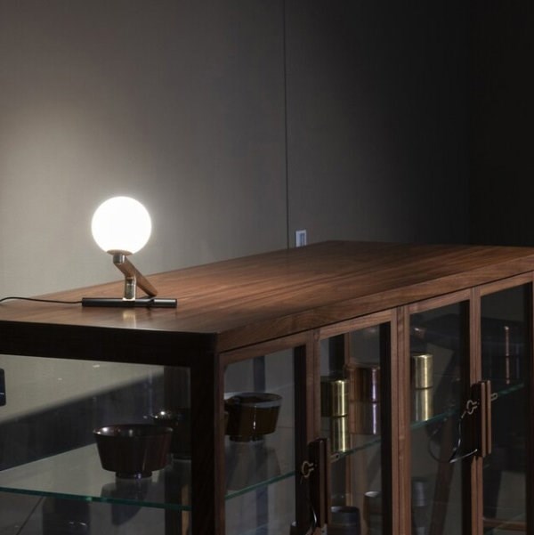 Настольная лампа Yanzi Table в стиле Artemide