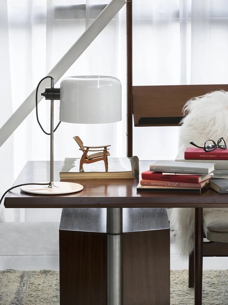 Лампа настольная Coupe в стиле Oluce