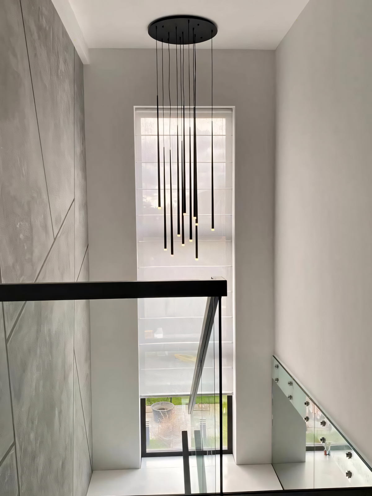 Каскадная люстра Slim на лестнице Частный дом