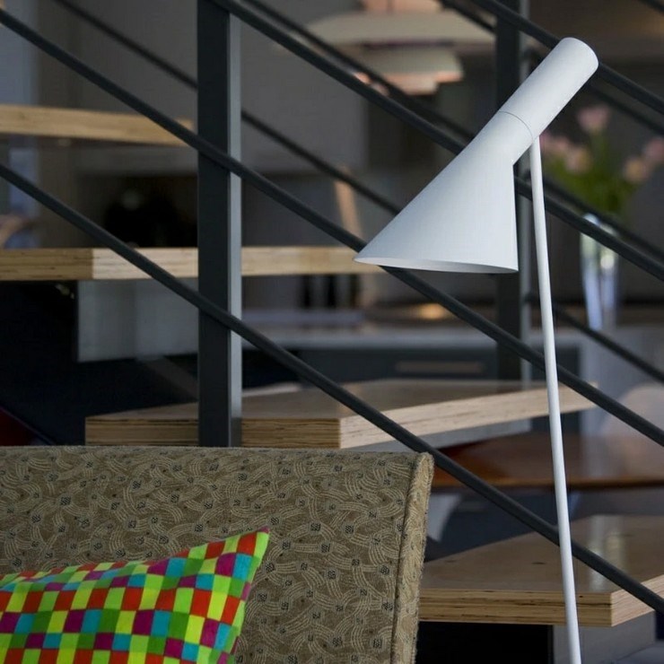 Торшер AJ Floor Lamp  White в стиле Arne Jacobsen