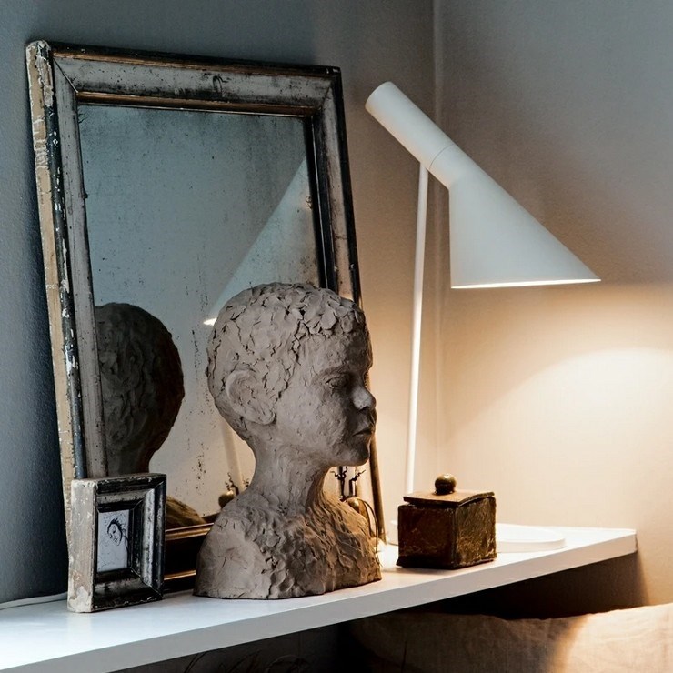 Лампа настольная AJ Table  White в стиле Arne Jacobsen