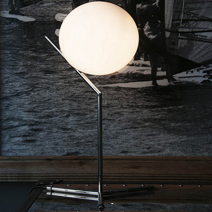 Настольная лампа IC Lighting Table 1 High Chrome в стиле Flos