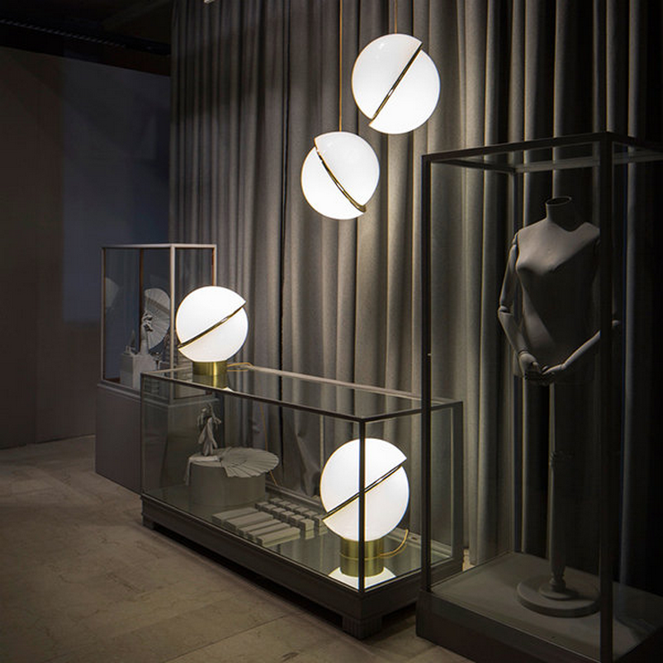 Настольная лампа Crescent Table Lamp Gold в стиле Lee Broom