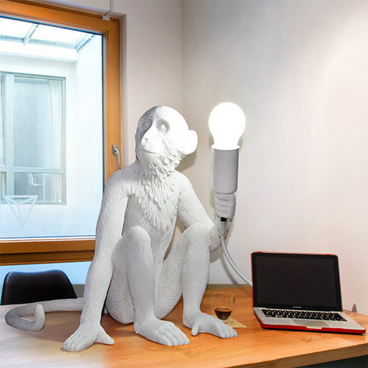 Настольная лампа Обезьяна Monkey Table Lamp  в стиле Seletti