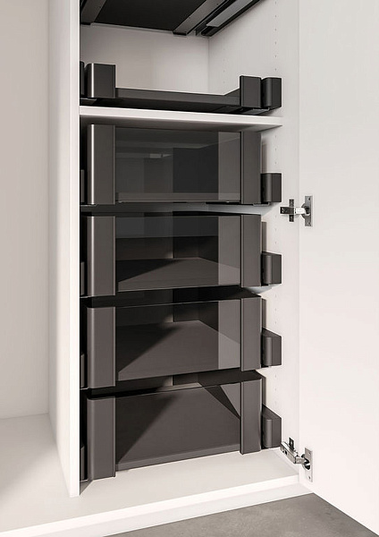 Полка выкатная Конеро, 450х552-612х168 мм, борт стекло, с направл. полн. выдв, черный, Kessebohmer