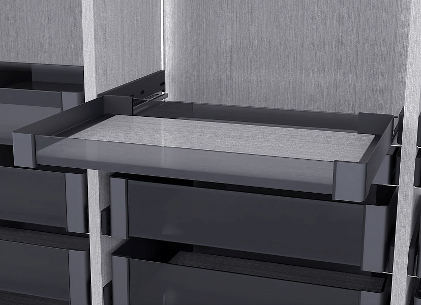 Полка выкатная Конеро, 450х760-820х72 мм, борт стекло, с направл. полн. выдв, черный, Kessebohmer