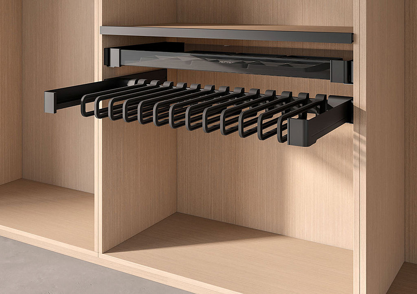 Вешалка для брюк и юбок Конеро, 450мм, W 410-470мм, выдвижная, 5 вешалок, черный, Kessebohmer