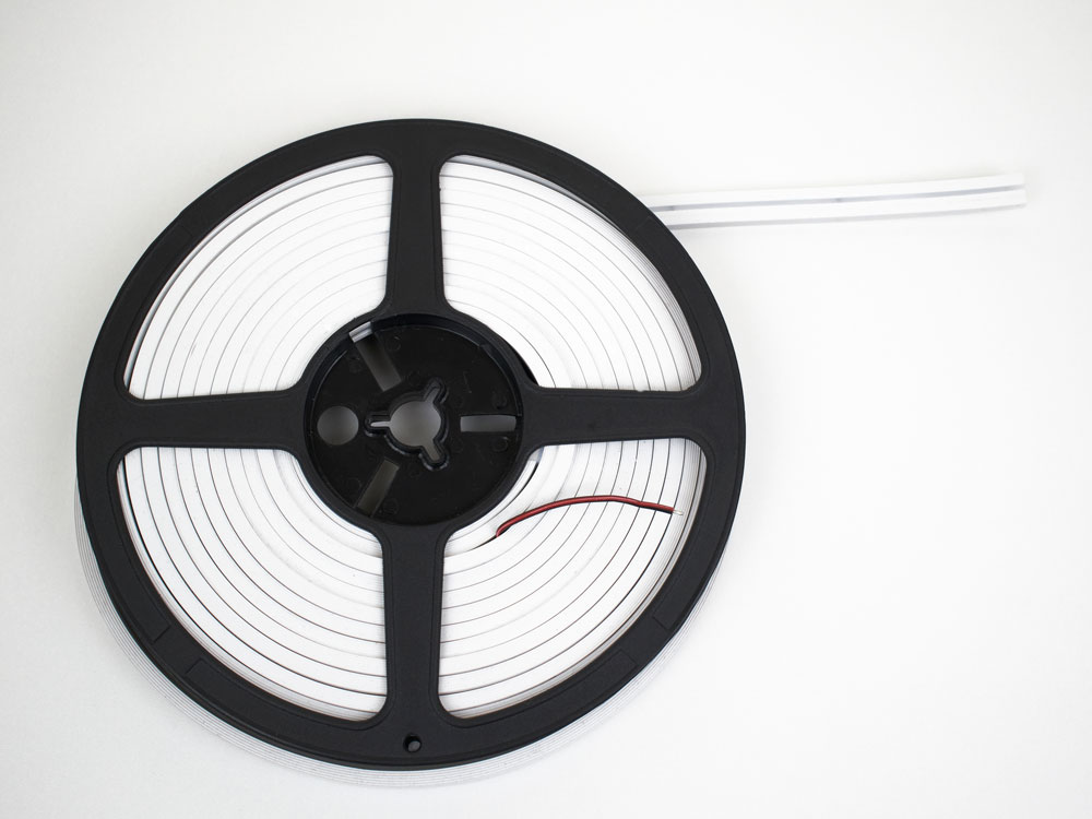 Лента 10х4х5000мм, гибкий силикон, 12В, нейтральный, 6.0Вт, 168 диодов/м, IP65, Jet