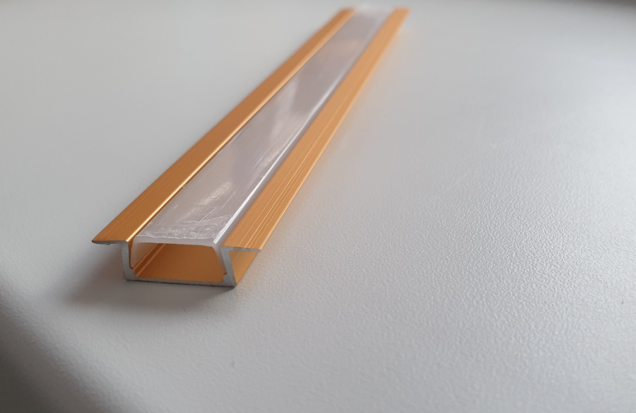 Профиль врезной 22х6х2000мм, лента ≤10мм, золото (диффузор матовый, заглушки), SP251