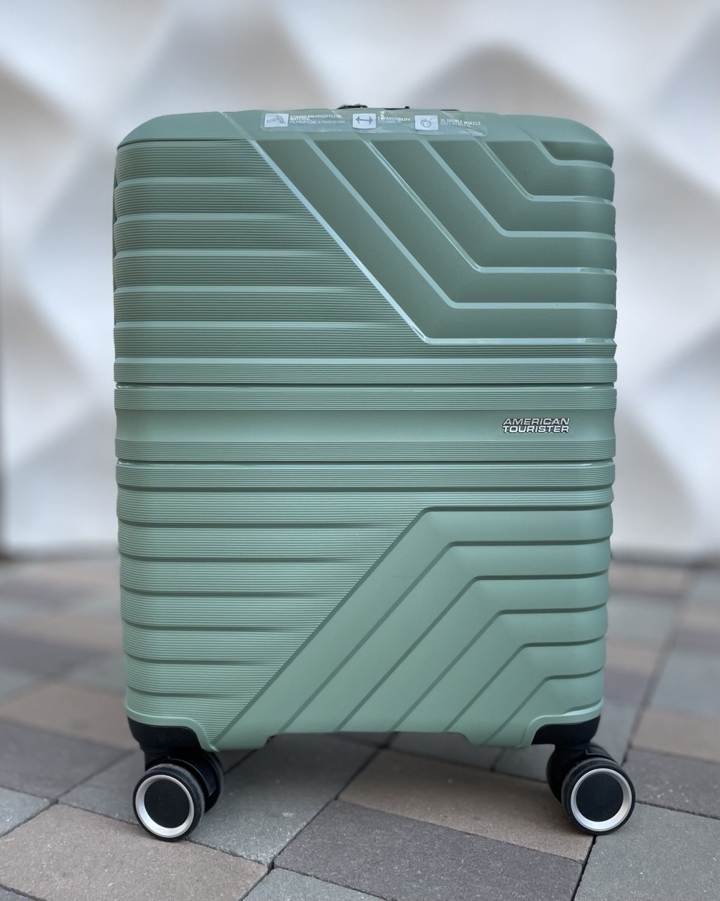 Валіза 55 см American Tourister Flytwist MI1*04001 з розширенням