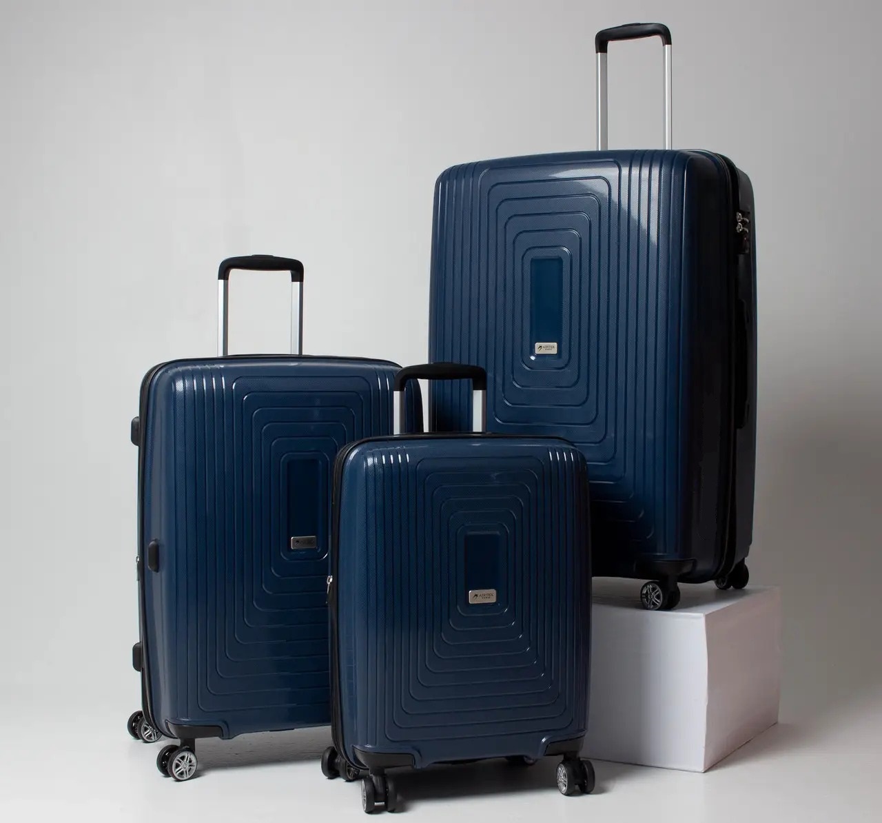 Комплект валіз Airtex 241 з розширенням синій